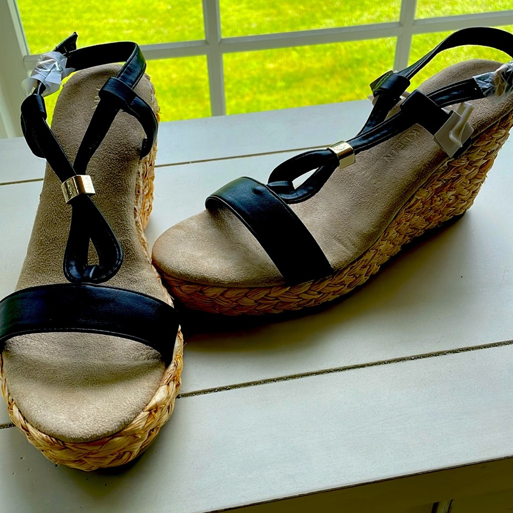 Woman’s Anne Klein sandal size 7